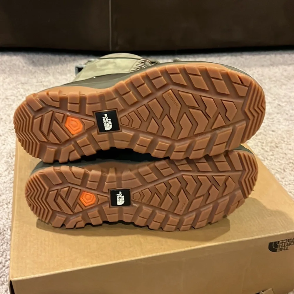 The North Face Yukiona Mid Winter snow Boots tarmac green new Women’s Size 6.5